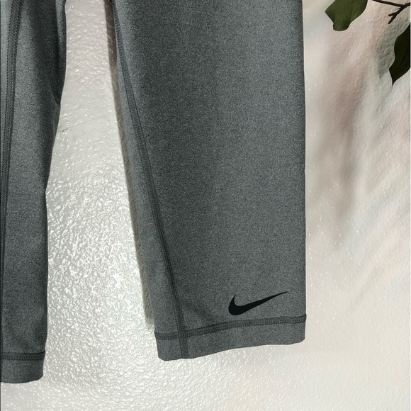 Nike Pro Grey Cropped Leggings - Picture 3 of 5